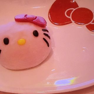 キティちゃん大福（イチゴ味）(カフェドミキ ウィズ ハローキティ （Cafe de Miki with Hello Kitty）)