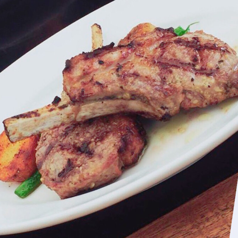 アンチョビとローズマリーでマリネした 骨付き仔羊のグリル(CICADA)