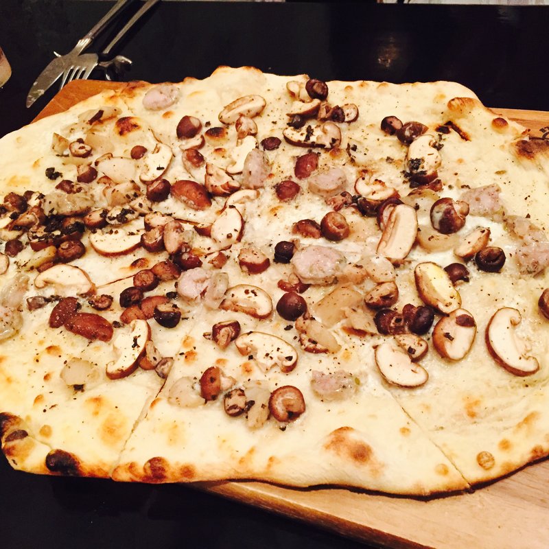 タルトフランベ きのことソーセージ、トリュフペースト(FORNO39 （【旧店名】forno）)