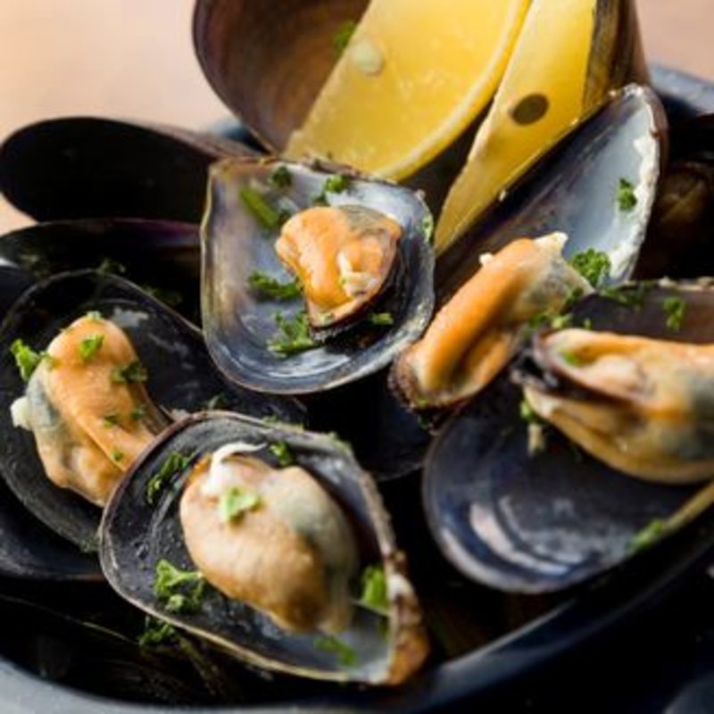 ムール貝の吟醸蒸し　(spanish Italian Azzurro520+cafe　-costa de terraza- （スパニッシュ　イタリアン　アズーロ　ゴーニーゼロ　プラス　カフェ　コスタ　デ　テラッツァ）)