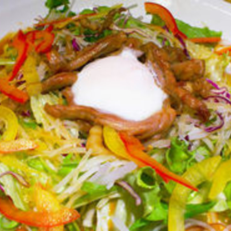 せせりの爆弾サラダ(さつま鶏丸 海浜幕張店)