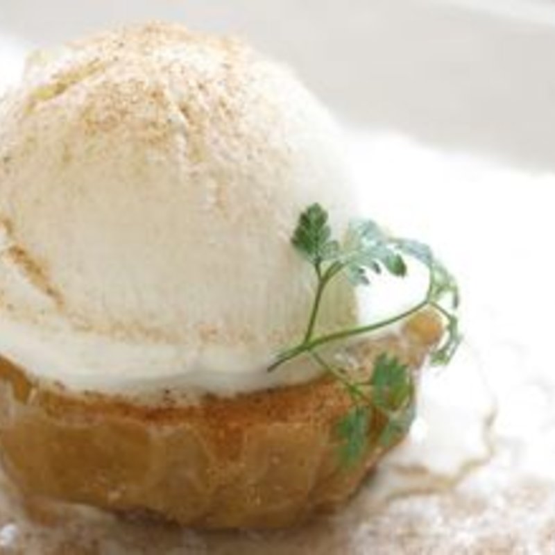 焼きりんごにバニラアイス(さつま鶏丸 海浜幕張店)