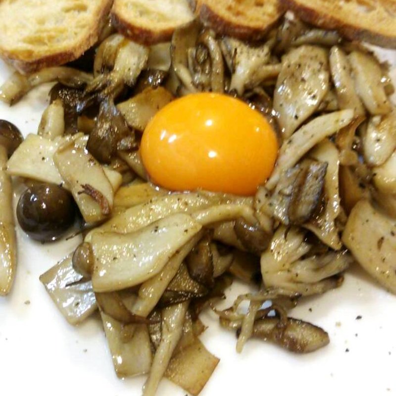 季節のキノコのソテー(ル・コントワ)