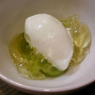 メレンゲのアイスクリームとイチゴのマリネ(ル・コントワ)