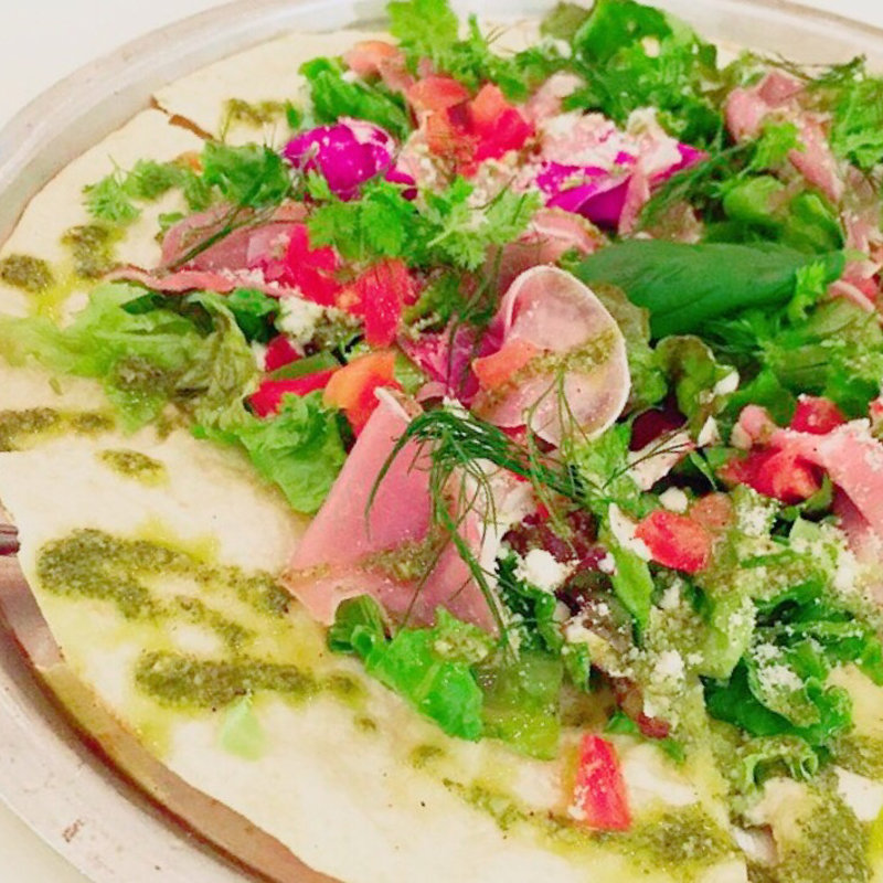 生ハムとハーブのサラダピザ(WIRED CAFE 武蔵小杉東急スクエア店)