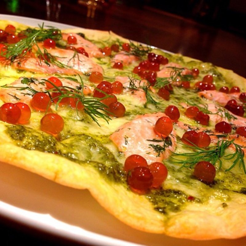 鮭といくらのピザ(Ziru （ジル　）)