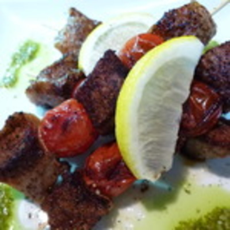 イベリコ豚カルビとプチトマトの串焼き(KenKen. （ケンケン）)