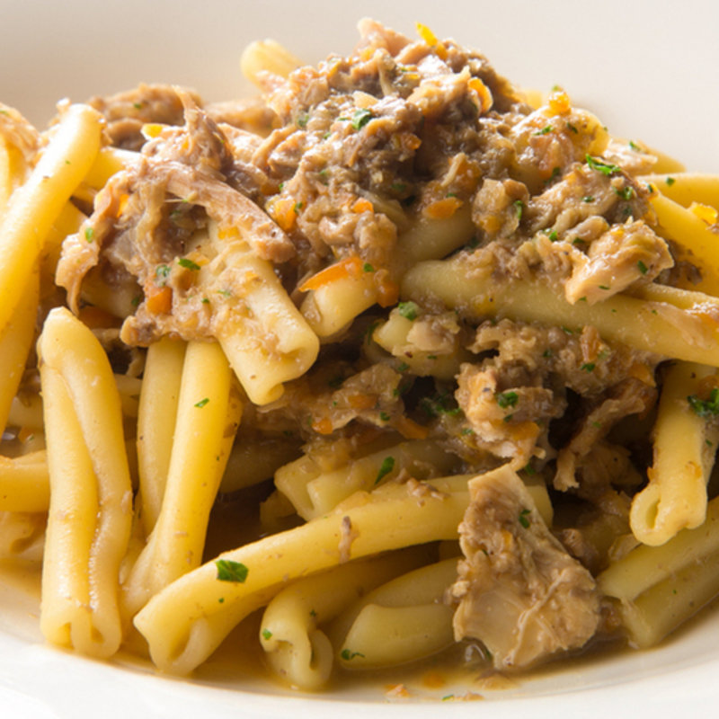 うさぎ腿肉とマッシュルームのラグー(ラ・アーニー・マリス)