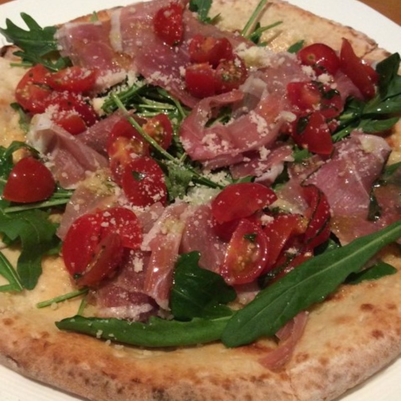 ピッザ　生ハムルッコラ(ラ・アーニー・マリス)