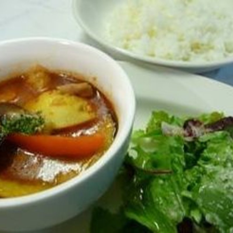 スパイシーレッドカレーランチ(Dining Cafe As Domani （ダイニングカフェ アズ ドマーニ）)