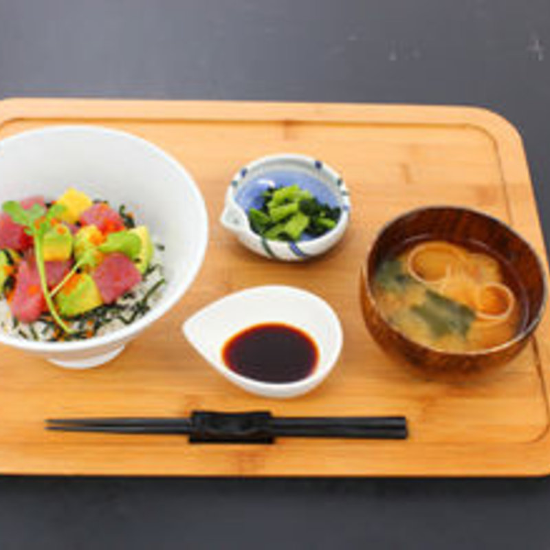 マグロアボカド丼(幕張バル)