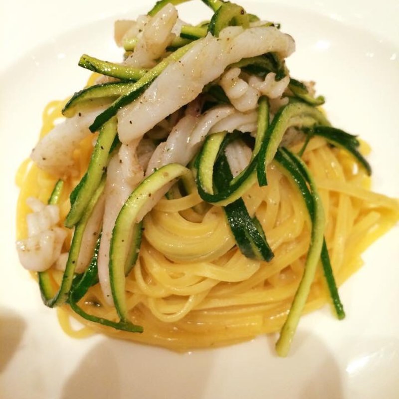 イカとズッキーニのタリオリーニ(ブルガリ イル・カフェ)