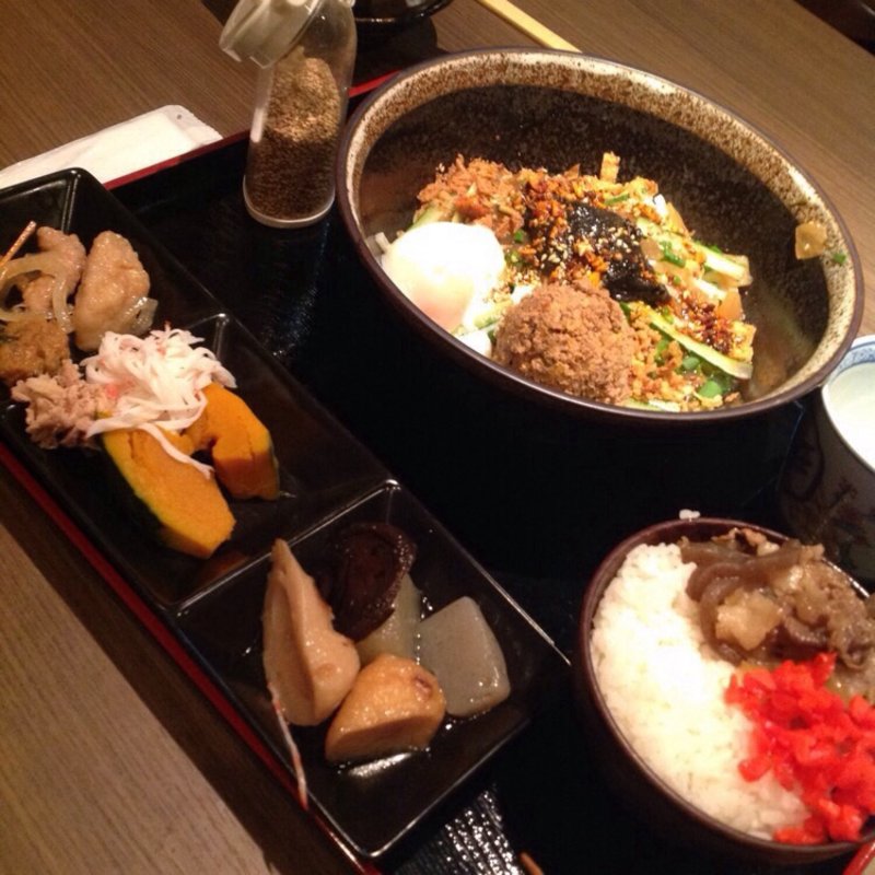 黒胡麻担々うどん(おばんざい食べ放題)(つるこう)