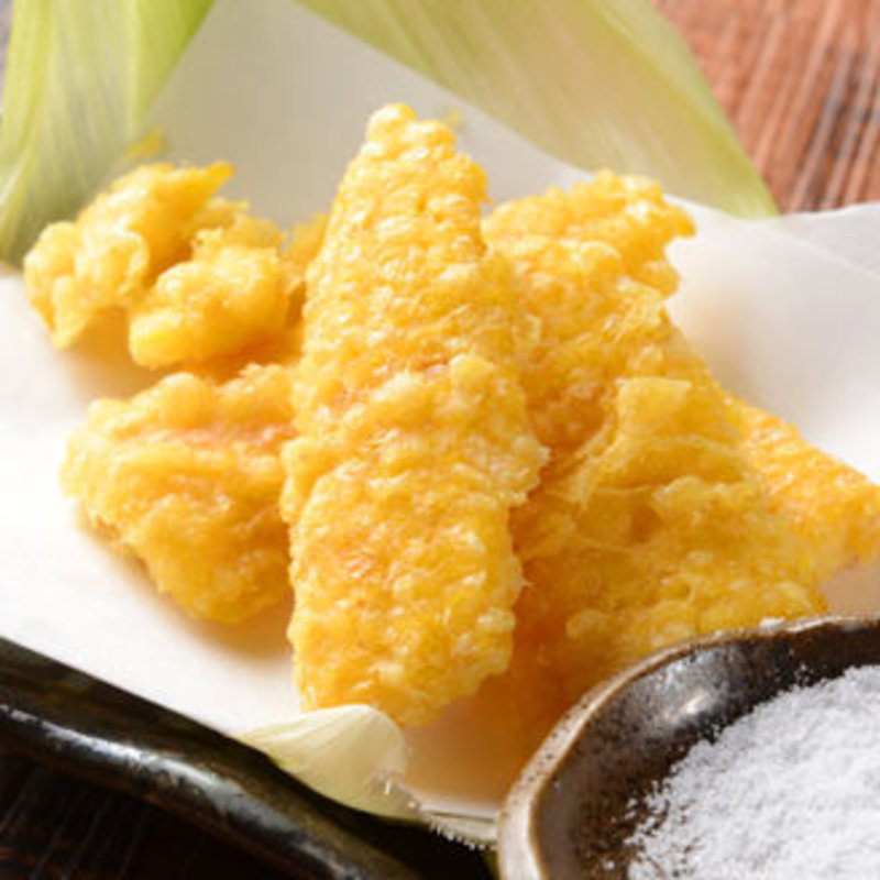 とうもろこしの天ぷら　(天然炭火焼鳥 鳥光國 スーク海浜幕張北口店)