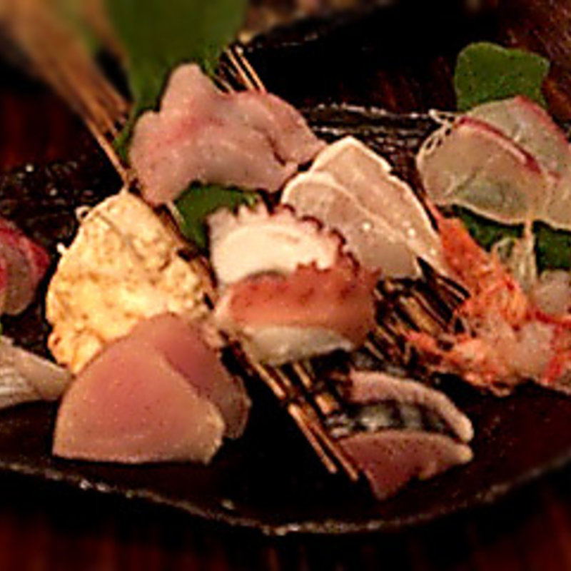 お刺身盛り合わせ(地酒と地魚 吟吟)