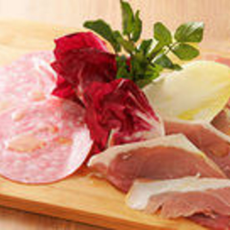 生ハムとサラミ盛り合わせ(CafeBar Luz （カフェバー ルース）)