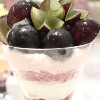 ピオーネのパフェ(タカノフルーツパーラー 地下鉄ビル店 )