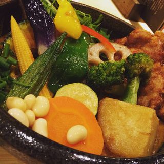 チキンと一日分の野菜20品目(Rojiura Curry SAMURAI. 下北沢店)