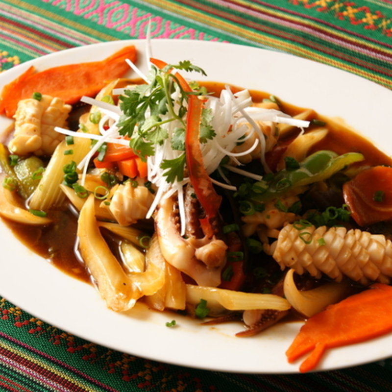 烏賊とセロリ炒め(ワン アン ホア セン （Quan an Hoa sen）)