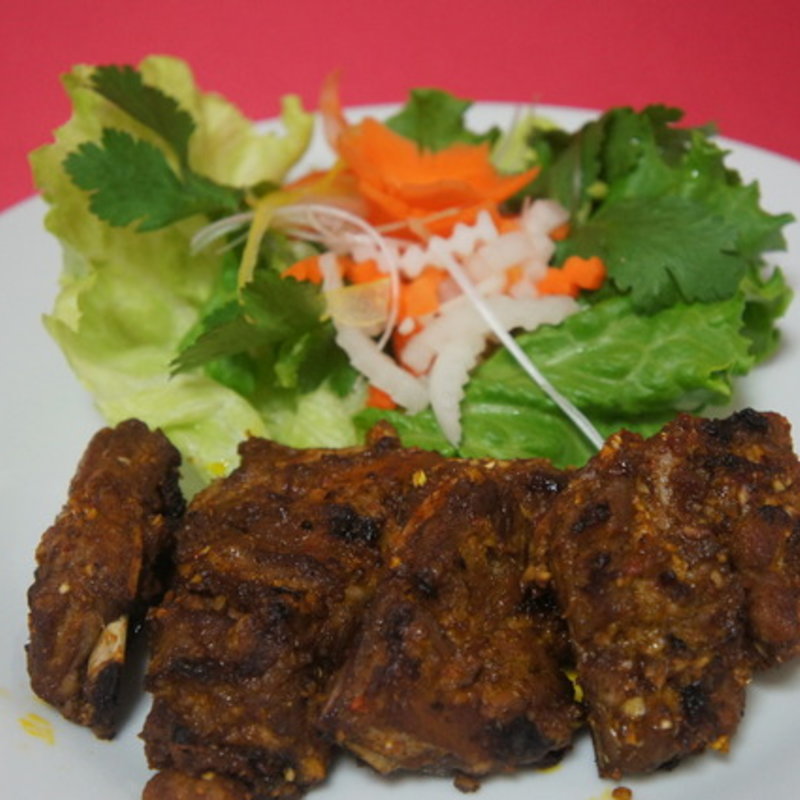 骨付き豚肉の五香風味焼き(ワン アン ホア セン （Quan an Hoa sen）)