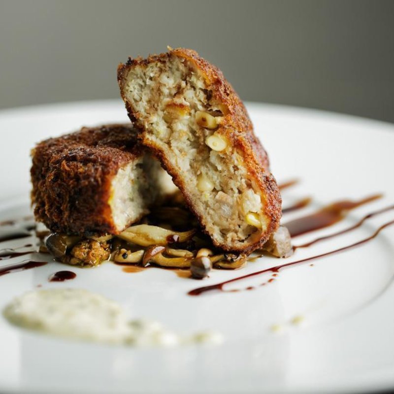 豚づくしのメンチカツ グリビッシュソース(リストランテ カヴァリエーレ)