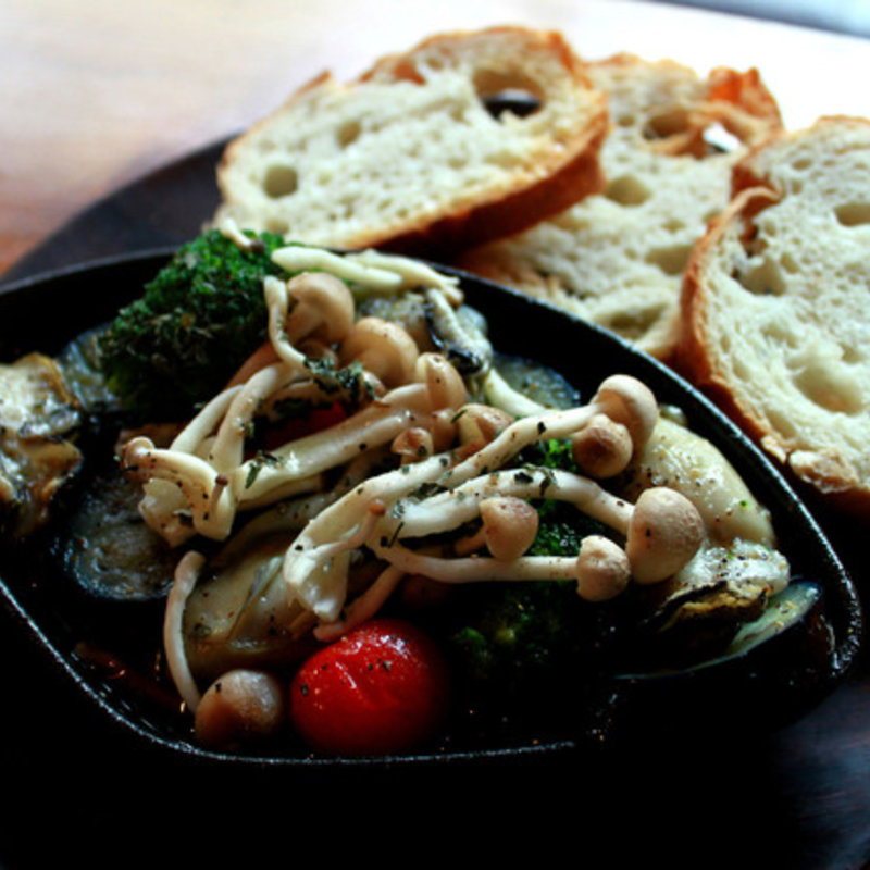 採れたて旬野菜と牡蠣のアヒージョ(輪繰~WAKURU~)