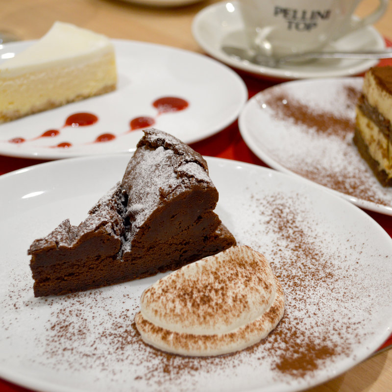 ケーキの盛り合わせ(Caffe & Bar Pellini 日比谷店)