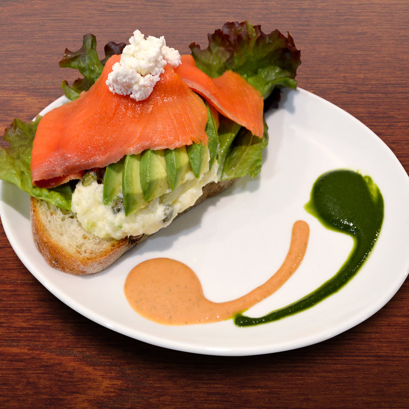サーモンアボカドサンド(Caffe & Bar Pellini 日比谷店)