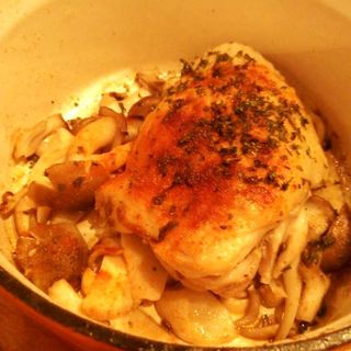 鶏ももとキノコのココット焼き(ミ・カシータ （mi casita）)