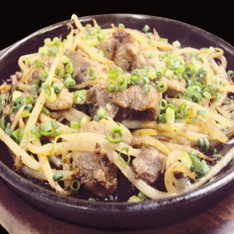 マグロほほ肉鉄板焼き(やはた茶屋)