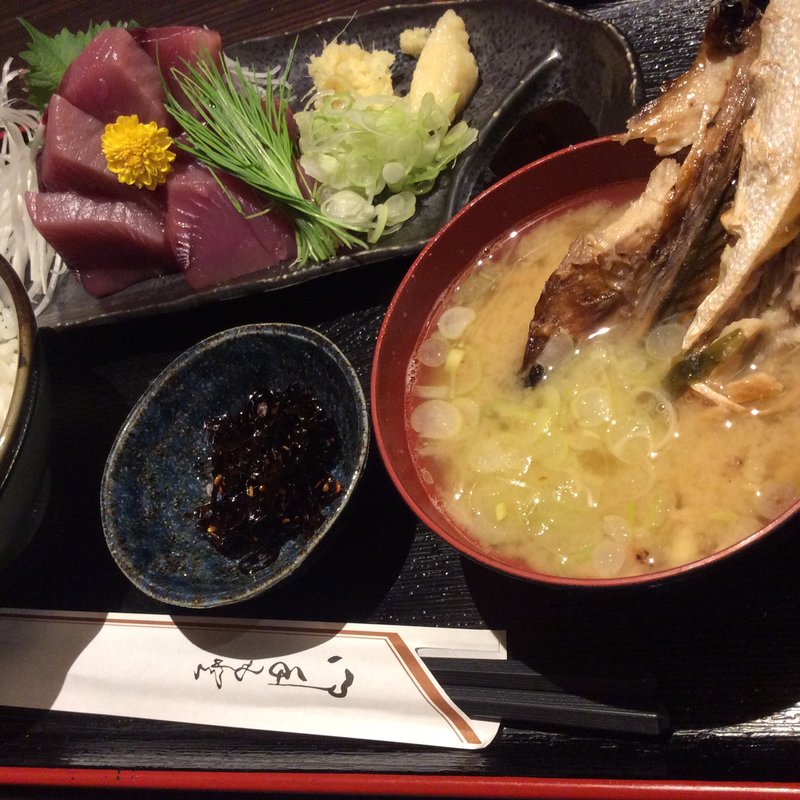 かつおの刺身定食(ゔぃゔぃ庵)