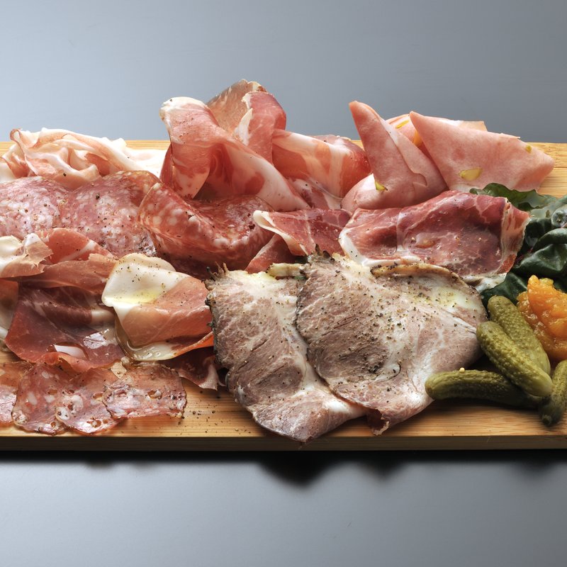 厳選生ハム・サラミの盛り合せ(Cucina Magica （クッチーナ マジカ）)