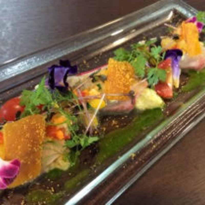 シマアジのカルパッチョとイタリア産からすみ(レストラン・ピウ)