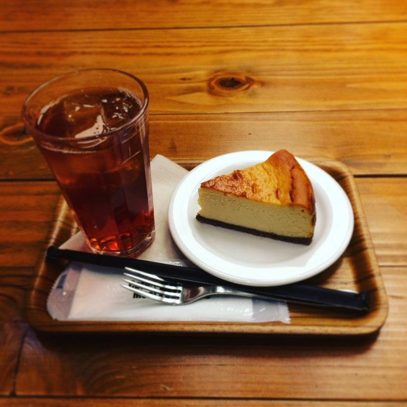 さつまいもチーズケーキと冷たい紅茶(Café&Meal MUJI 天神大名)