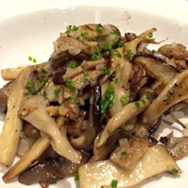 スペイン産ポルチーニとキノコ各種のソテー(ビストロ＆バル ジィーロ)