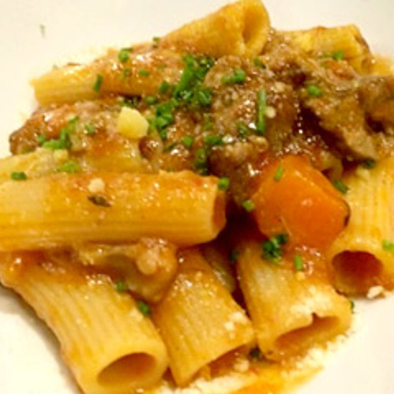 仔羊とペンネのトマト煮込み(ビストロ＆バル ジィーロ)