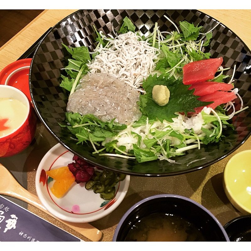 生しらす丼(魚華 2号店)