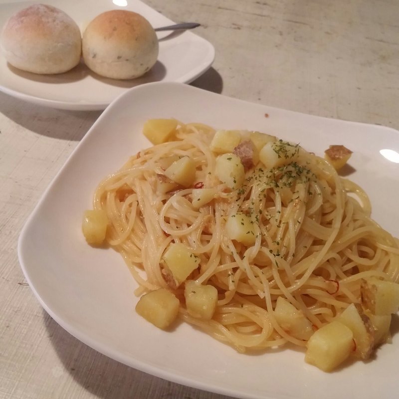 アンチョビとじゃがいものペペロンチーノ(Midsummer Cafe 夏至茶屋)