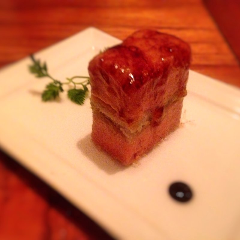 フォアグラ、アナゴ、林檎のミルフィーユ(パイス バスコ｜PAIS VASCO)