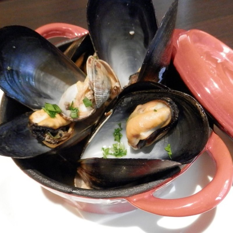 ムール貝のココット蒸し(Les Cocottes)