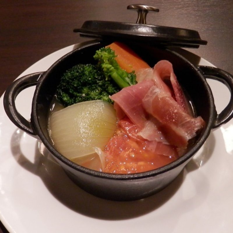 たっぷり野菜と生ハムのココット(Les Cocottes)
