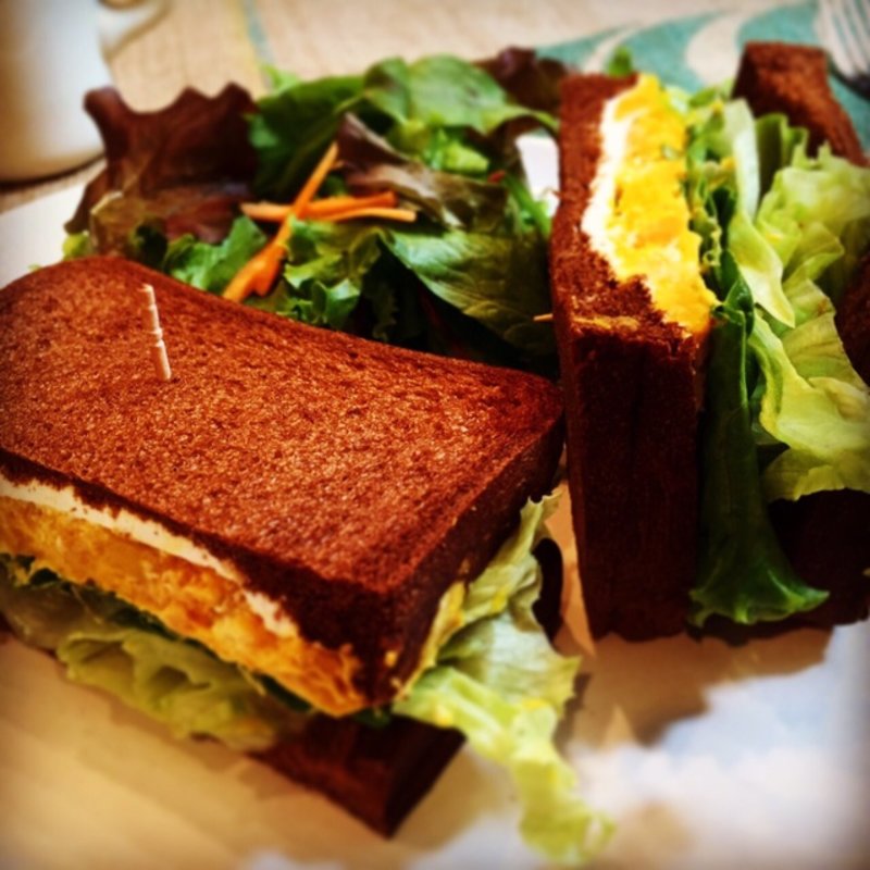 黒糖パンのサンドイッチ(MOANA　CAFE)