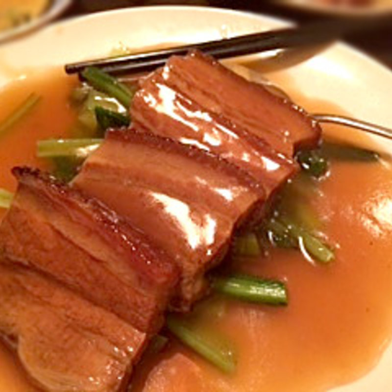 皮付き豚バラ肉の蒸し物 蒸しパン付(福龍酒家)