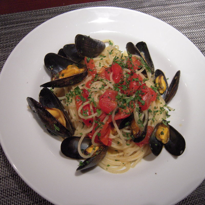 ムール貝とトマトのカッペリーニ(コントワール ミサゴ)