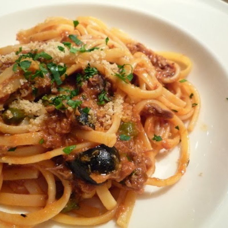 香草を効かせたサルシッチャと金針菜のトマトソース　”スパゲッティ”　　　　　  (ラ カサリンガ （La Casalinga）)