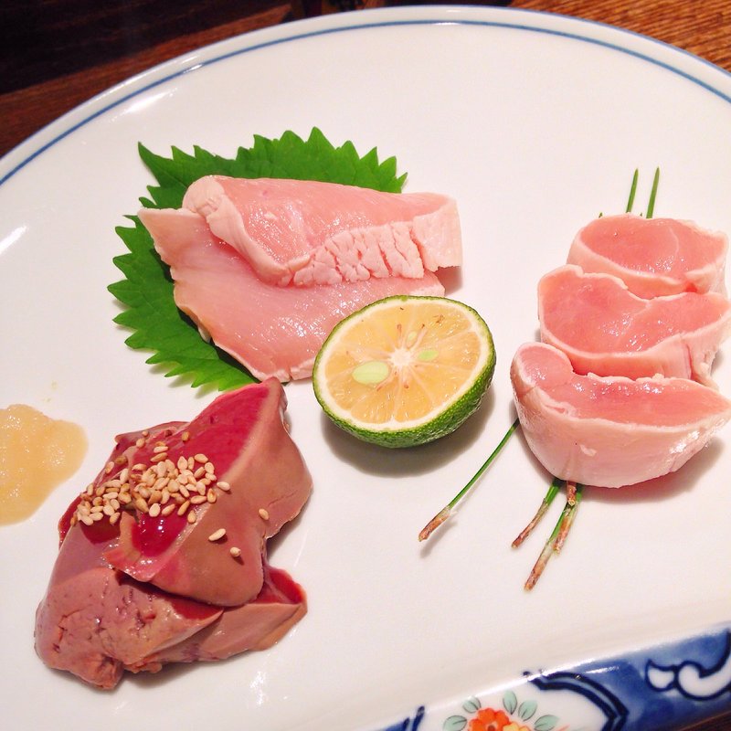 鳥刺し 胸、ササミ、レバー(やきとりの玉屋)