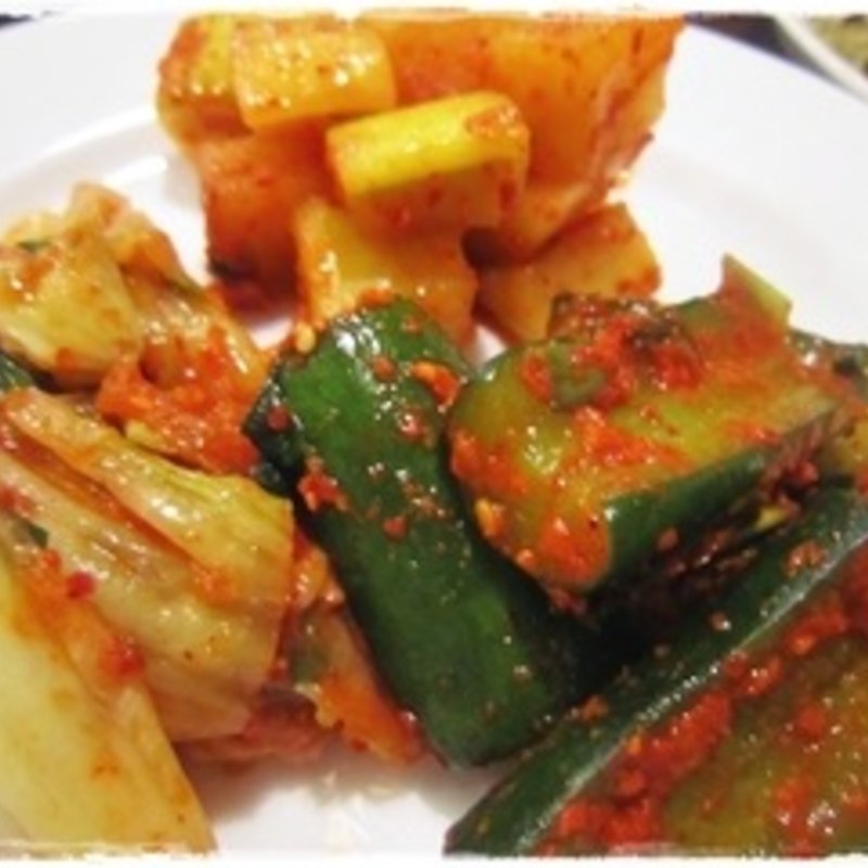 キムチ盛り合わせ(本場韓国家庭料理 多松)