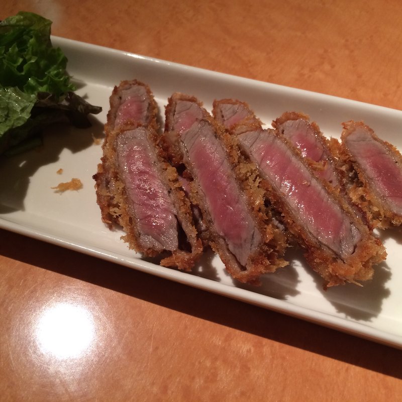 牛赤身肉のレアカツ(新宿やさい 心菜)