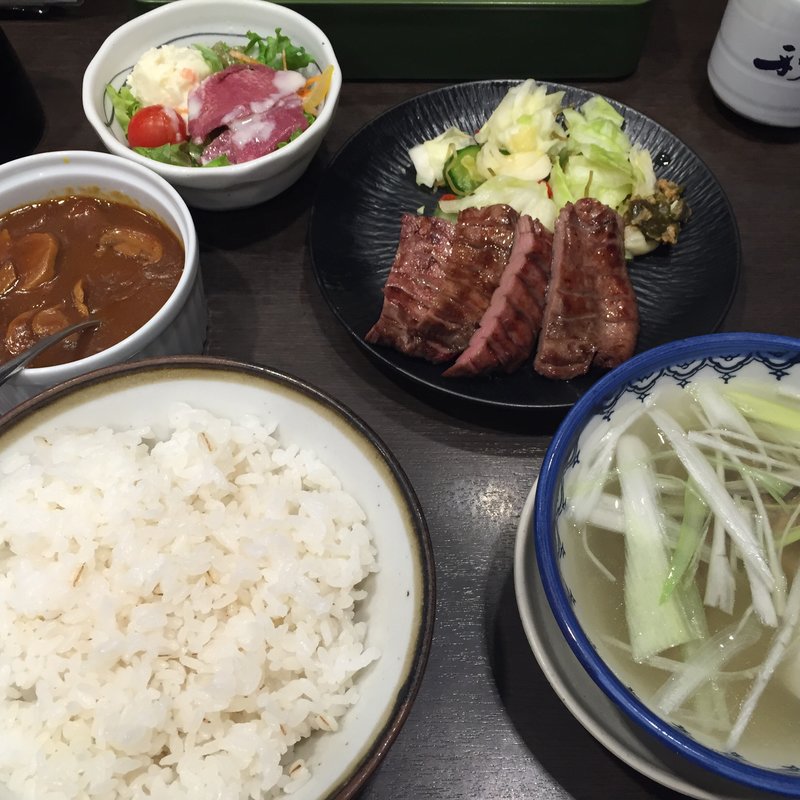 ハーフセット(牛たん炭焼き 利久 東口本店 （ぎゅうたんすみやき りきゅう）)