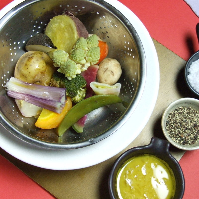 畑からの野菜のバーニャカウダー(今彩（こんさい）)